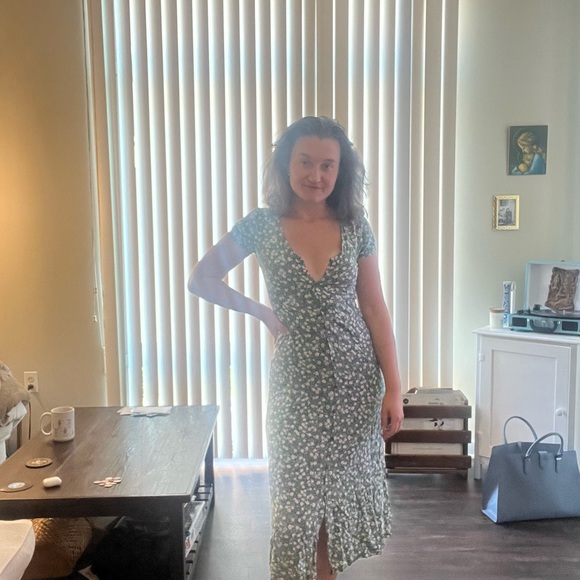 Larin Midi Dress in Floral Field Green - Picture 3 of 4